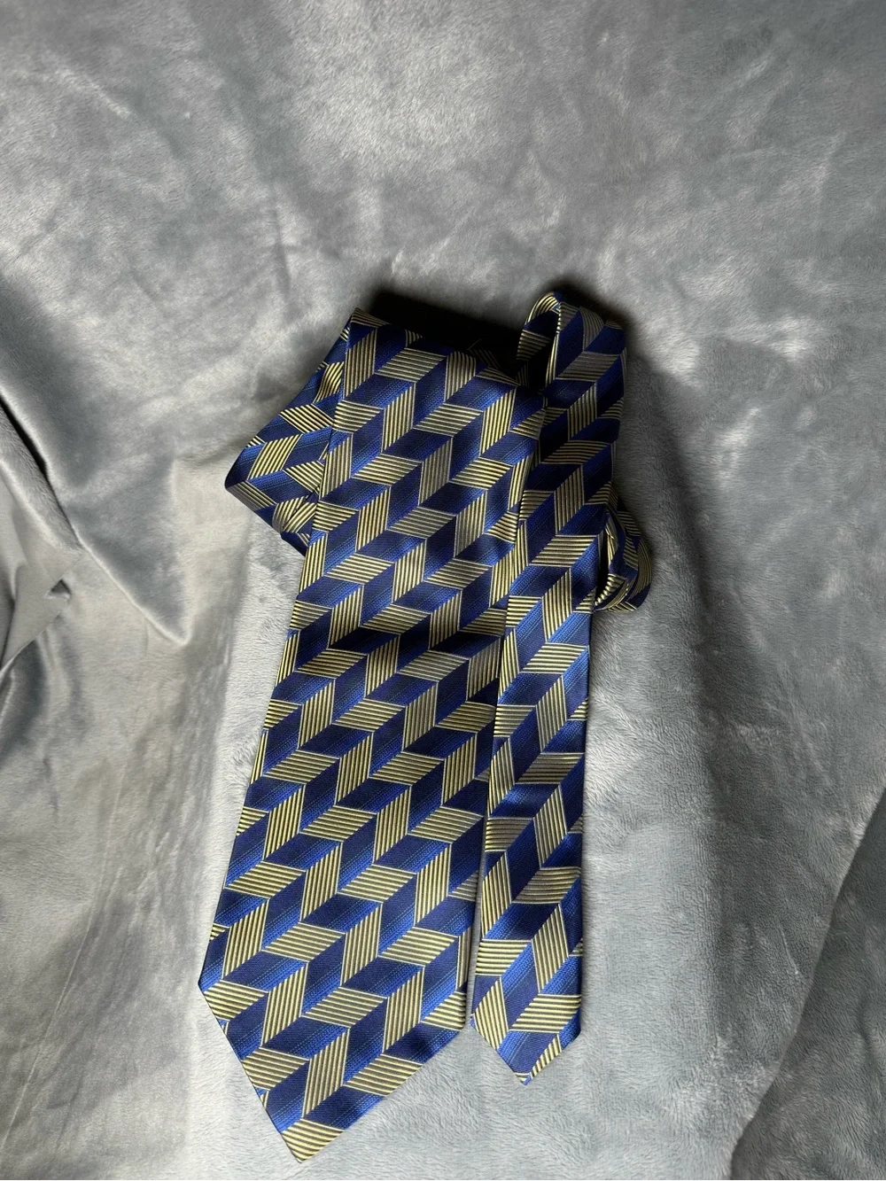 Vollerei Men's Silk Tie Blue Gold Optical Illusion Abstract Made In Italy